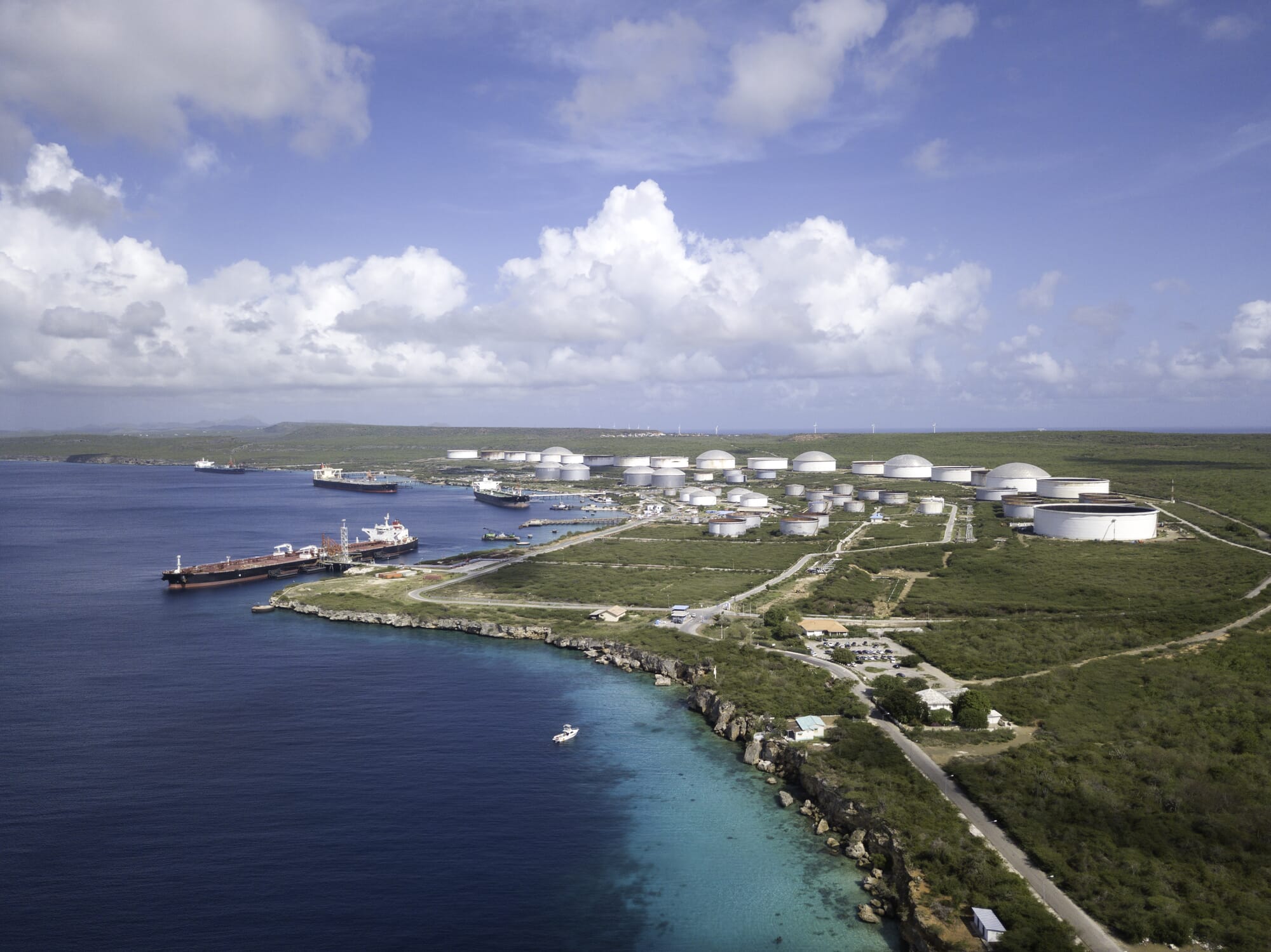 GettyImages-881504348-Aerial-View-of-a-Oil-Rafinery-and-Fuel-Storage-Tank-With-Oil-Tankers-in-Curacao